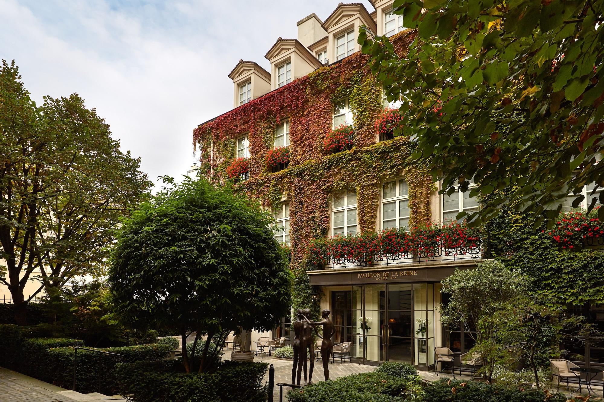 Hotel Le Pavillon de la Reine & Spa Paris Exterior foto